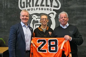 Hartmut Rickel (links) und Karl-Heinz Fliegauf (rechts) bleiben Geschäftsführer der Grizzlys Wolfsburg. 
