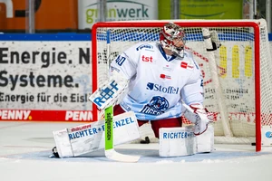 Henrik Haukeland im Tor der Straubing Tigers.