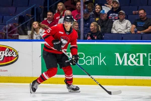 Patrick Khodorenko (hier im Trikot der Charlotte Checkers) spielt ab sofort für die Eisbären Berlin.