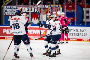 Der EHC Red Bull München feierte einen knappen Auswärtserfolg im bayerischen Derby bei den Nürnberg Ice Tigers.