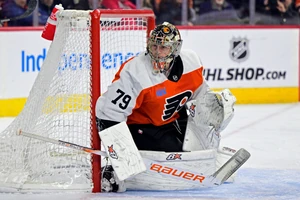 Torhüter Carter Hart im Trikot der Philadelphia Flyers.