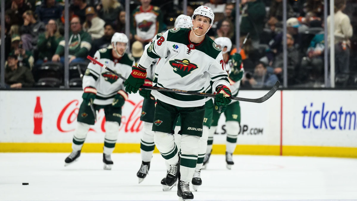 Nationalspieler Nico Sturm im Trikot der Minnesota Wild.