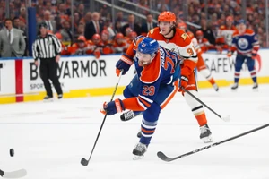 Leon Draisaitl im Trikot der Edmonton Oilers.