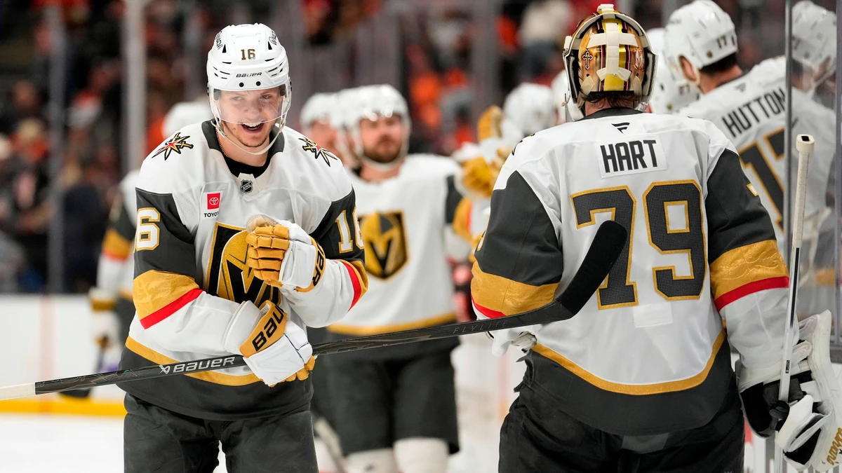 Pavel Dorofeyev (links) und Carter Hart gehörten zu den Matchwinnern beim Auftaktsieg der Vegas Golden Knights in die Conference Finals.