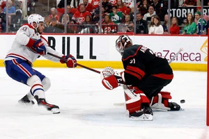 Juraj Slafkovsky (links) war in Spiel 1 mit zwei Toren und einer Vorlage der Matchwinner der Montreal Canadiens.