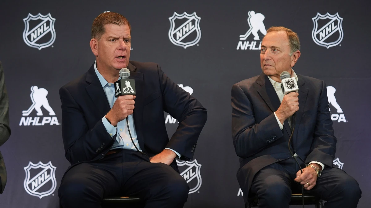 NHLPA Executive Director Marty Walsh (links) und NHL Commissioner Gary Bettman (rechts).