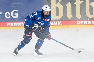 Max Calce im Trikot der Adler Mannheim. 