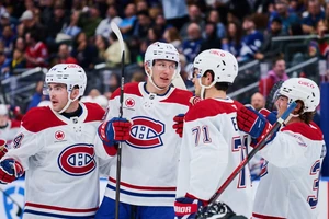 Maksymilian Szuber (zweiter von links) im Trikot der Montreal Canadiens.