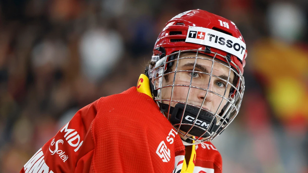 Der Schweizer Noah Neuschwandner im Trikot des EHC Biel.