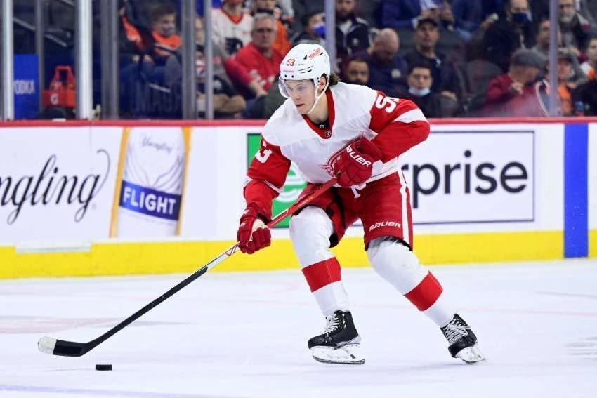 Moritz Seider erzielte zwei sein sechstes Saisontor, verlor aber dennoch zum fünften Mal in Folge mit den Detroit Red Wings beim 2:5 gegen die Washington Capitals.