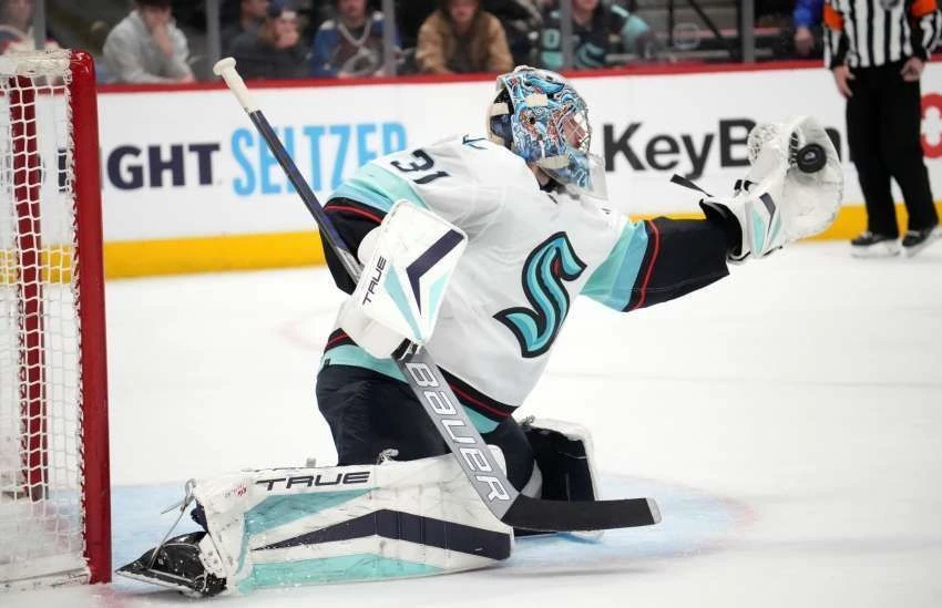 Philipp Grubauer feierte ein erfolgreiches Comeback zwischen den Pfosten der Seattle Kraken und führte sein Team zu einem 4:1-Erfolg gegen die Philadelphia Flyers.