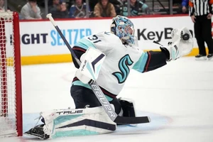 Philipp Grubauer feierte ein erfolgreiches Comeback zwischen den Pfosten der Seattle Kraken und führte sein Team zu einem 4:1-Erfolg gegen die Philadelphia Flyers. 