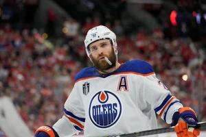 Leon Draisaitl im Trikot der Edmonton Oilers.