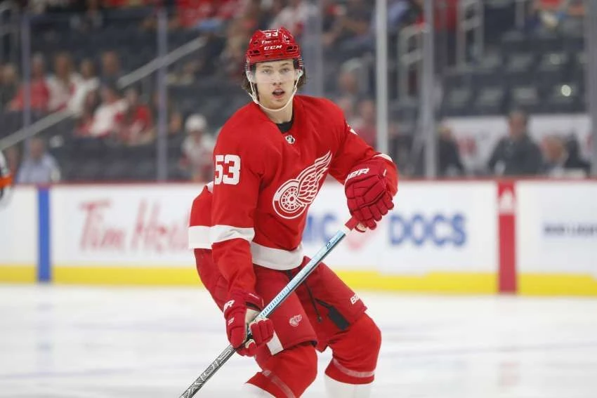 Moritz Seider feierte einen 5:1-Erfolg mit den Detroit Red Wings gegen Utah Hockey Club.