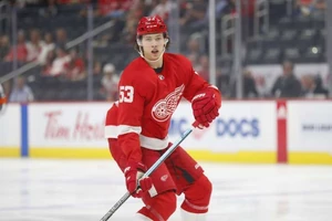 Moritz Seider feierte einen 5:1-Erfolg mit den Detroit Red Wings gegen Utah Hockey Club.