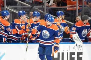 Leon Draisaitl markierte beim 3:2-Overtime-Erfolg der Edmonton Oilers gegen die Calgary Flames zwei Tore und eine Vorlage.