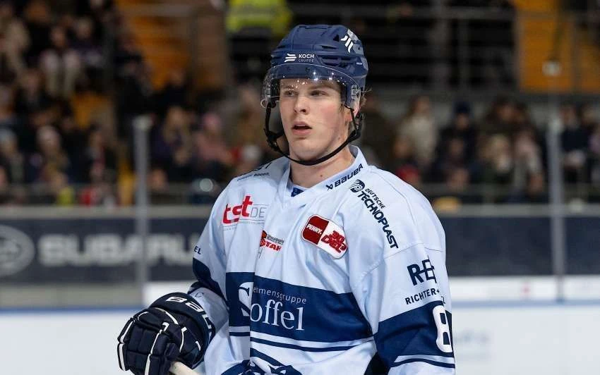 Josh Samanski hat einen zweijährigen Einstiegsvertrag bei den Edmonton Oilers unterzeichnet.