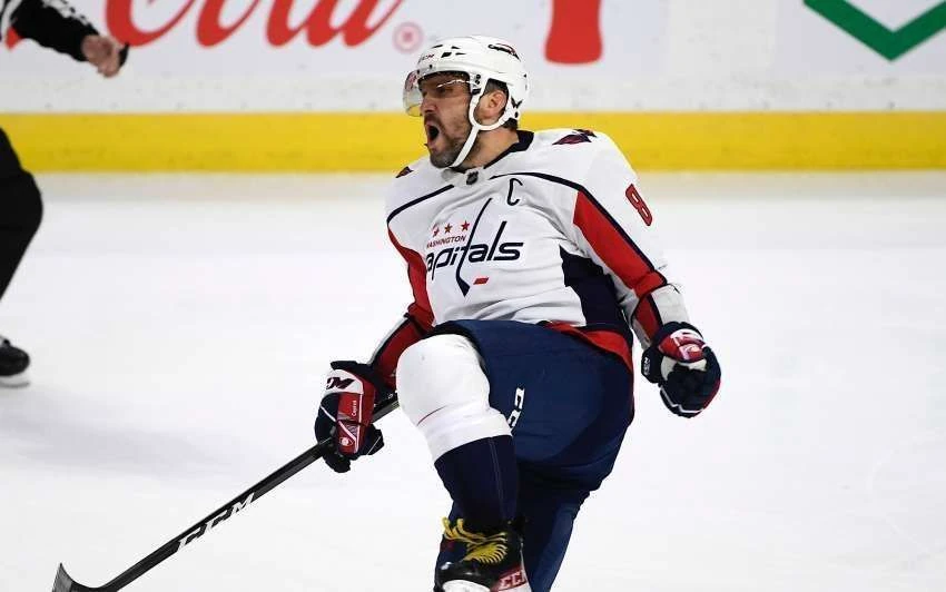 Alex Ovechkin ist nun mit 895 Toren alleiniger Torrekordhalter der NHL.