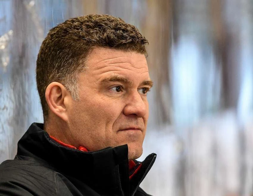 Bundestrainer Jeff MacLeod musste mit den DEB-Frauen eine Auftakt-Niederlage gegen Schweden hinnehmen.