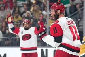 Die Carolina Hurricanes stellten die Finalserie auf 2:2. 