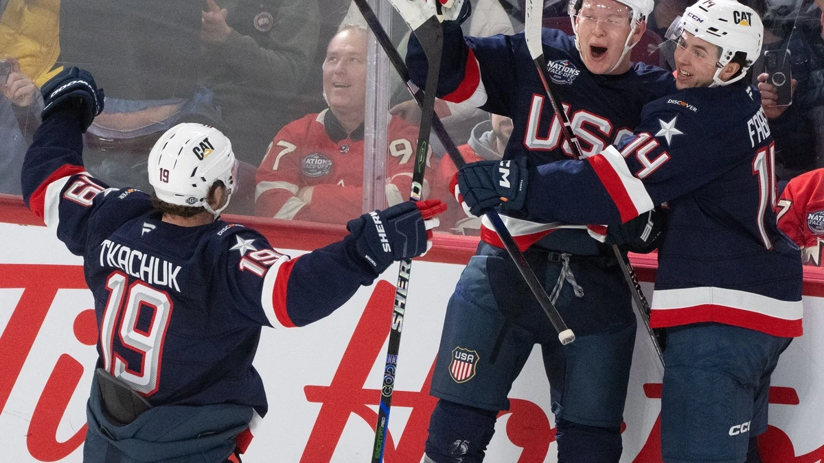 Matthew (l., #19) und Brady Tkachuk (M.) trafen jeweils doppelt für Team USA.