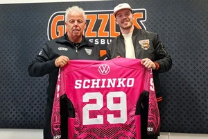 Luis Schinko hat seinen Vertrag bei den Grizzlys Wolfsburg verlängert.
