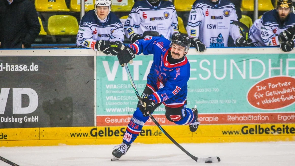 Erek Virch zieht für die Füchse Duisburg im Spiel gegen Leipzig ab. Der EVD gewinnt letztlich verdient mit 5:2.