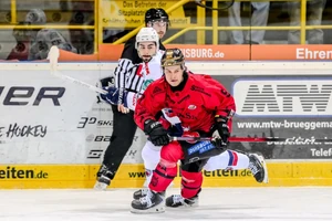 Sandis Zolmanis wird auch in der kommenden Saison für die Füchse Duisburg spielen.