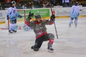 Adam Zoweil erzielte den Siegtreffer für die Füchse Duisburg im dritten Spiel gegen Lindau.