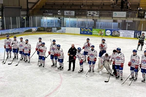 Schönheider Wölfe gewinnen bei den Salzgitter IceFighters
