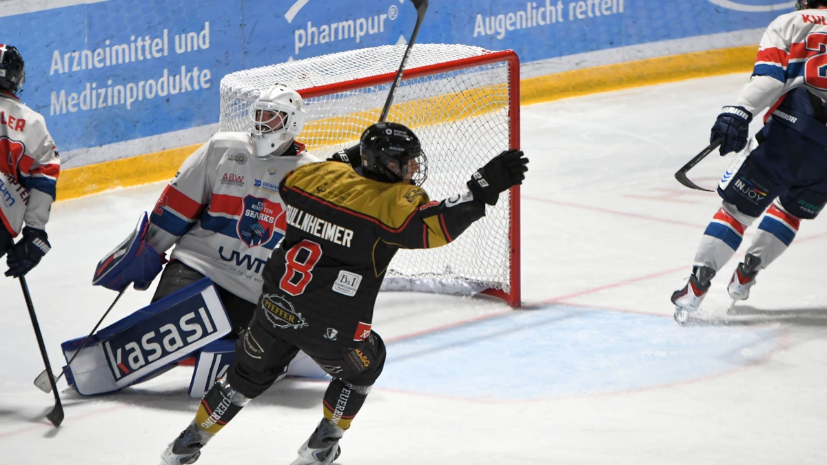 Zuletzt konnte der EHC noch gegen Kempten jubeln (im Bild Tim Bullnheimer), gegen Geretsried will der Verein die ersten Punkte einfahren.