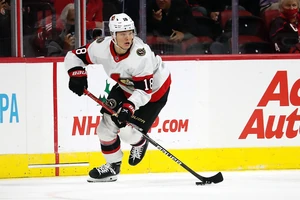 Tim Stützle im Trikot der Ottawa Senators.