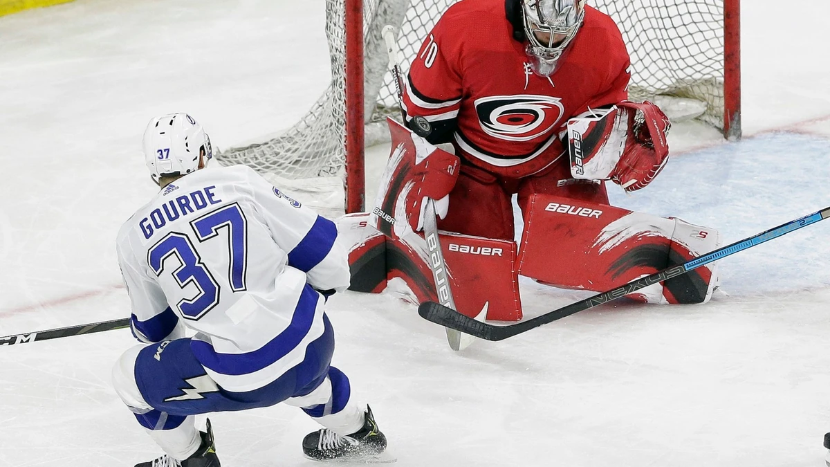 Callum Booth im Trikot der Carolina Hurricanes bei einem Testspiel.