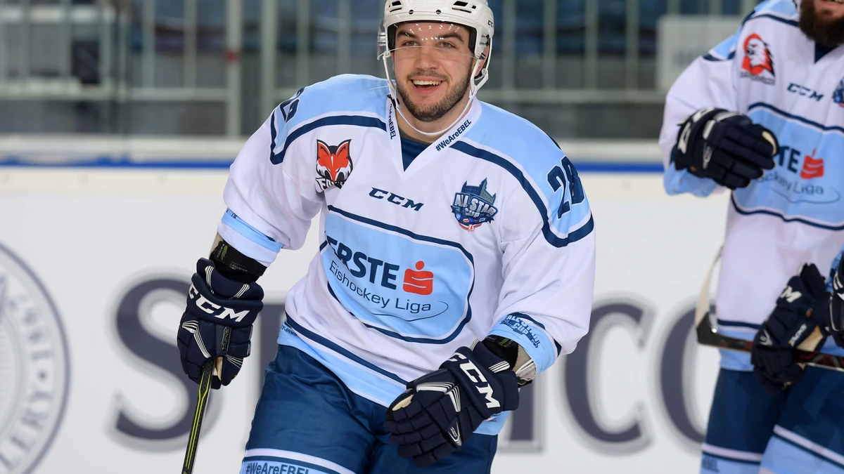 Christopher DeSousa vom EBEL All Star Team jubeln wŠhrend des Spiels zwischen …sterreich und Tschechien am 17.02.2018 in Bratislava, Slowakei. (honorarfreie Fotos zur redaktionellen Berichterstattung/City-Press GbR)