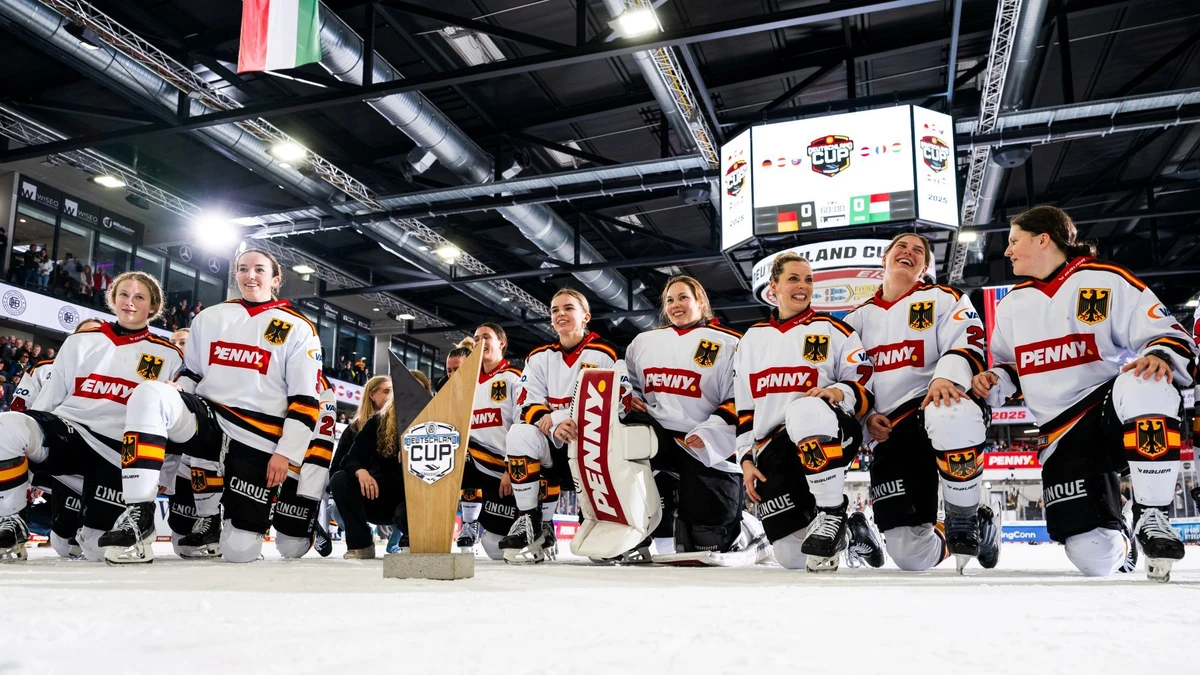 Titel verteidigt: Die DEB-Frauen gewinnen in Landshut erneut den Deutschland-Cup.