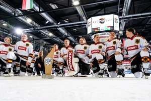 Titel verteidigt: Die DEB-Frauen gewinnen in Landshut erneut den Deutschland-Cup.