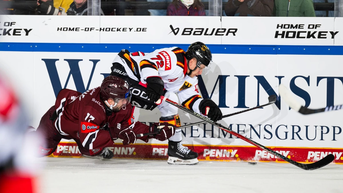 Dominik Kahun schied im Deutschland-Cup-Spiel gegen Lettland verletzt aus.