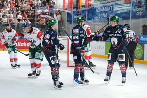 Die Eisbären Berlin trafen siebenmal gegen die Augsburger Panther.