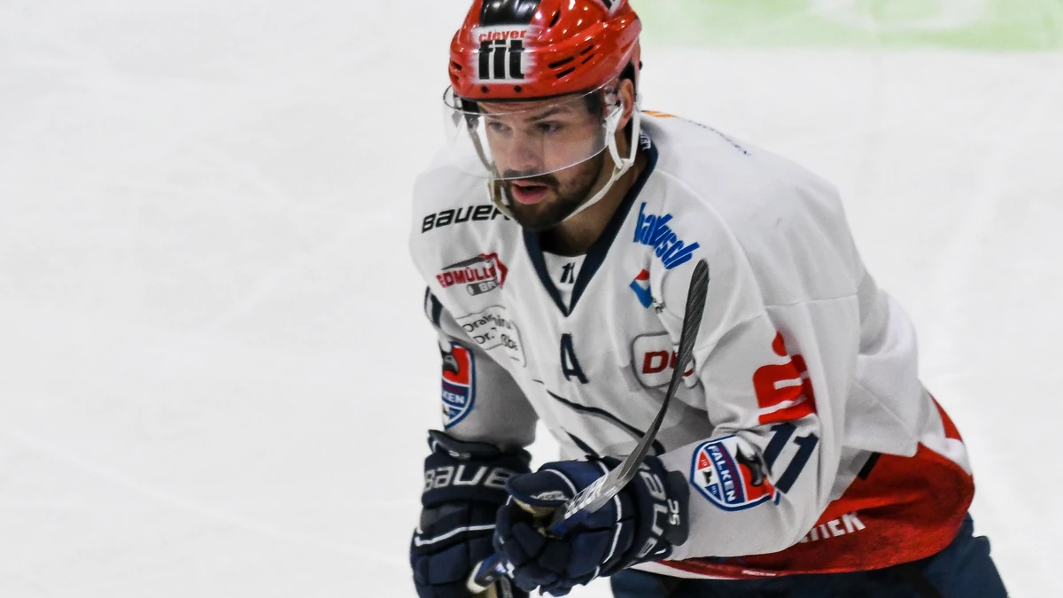 28.12.2020, erdgas schwaben arena, Kaufbeuren, DEL2, ESV Kaufbeuren vs Heilbronner Falken, im Bild Dylan Wruck (Heilbronn, #11) Foto ? nordphoto / Hafner