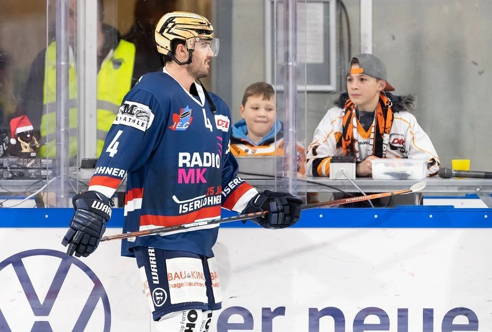 Michael Clarke von den Iserlohn Roosters vor dem Spiel zwischen den Grizzlys Wolfsburg und den Iserlohn Roosters am 22.12.2019 in Wolfsburg, Deutschland. (Foto von Mathias Renner/City-Press GmbH)