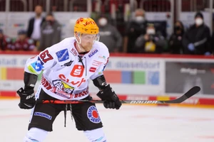 Stanislav Dietz (Fischtown Pinguins, Nr. 67)
im Spiel der Duesseldorfer EG gegen die Fischtown Pinguins Bremerhaven
(Penny DEL, 27.12.2020)