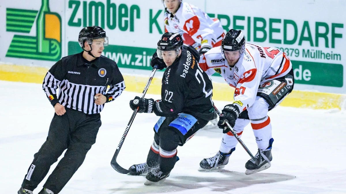 Julian Kornelli (r.) wechselt aus Bad Tölz nach Schwenningen