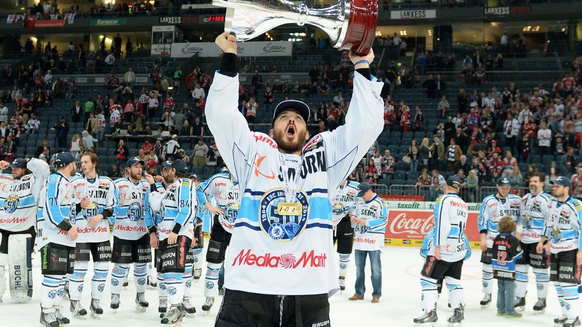 Der ERC Ingolstadt wurde im Jahr 2014 sensationell Meister. John Laliberte erzielte den Treffer zur Meisterschaft.
