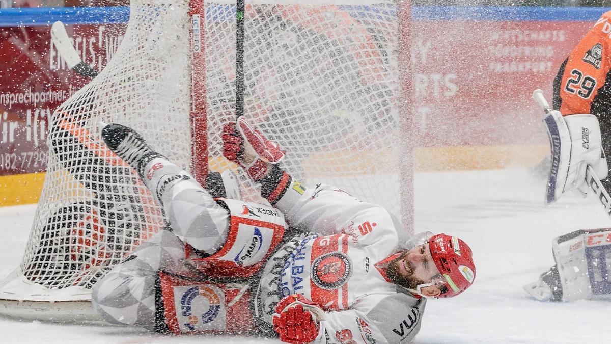 Lukas Vantuch (Eispiraten Crimmitschau), Löwen Frankfurt vs. Eispiraten Crimmitschau, Frankfurt, Eissporthalle, 20.2.2021 *** Local Caption *** 00421914