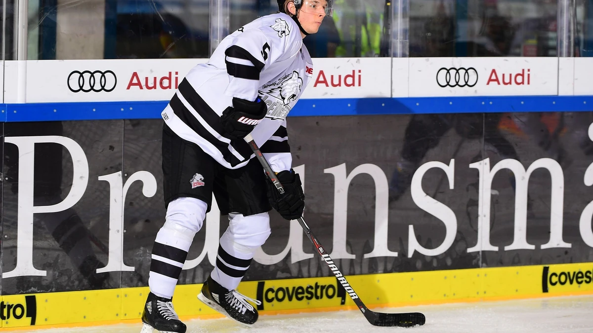 Moritz Wirth von den Thomas Sabo Ice Tigers N?rnberg kontrolliert den Puck w?hrend der Actionaufnahmen am 15.09.2019 in Ingolstadt, Deutschland. (Foto von Mathias Renner/City-Press GmbH)