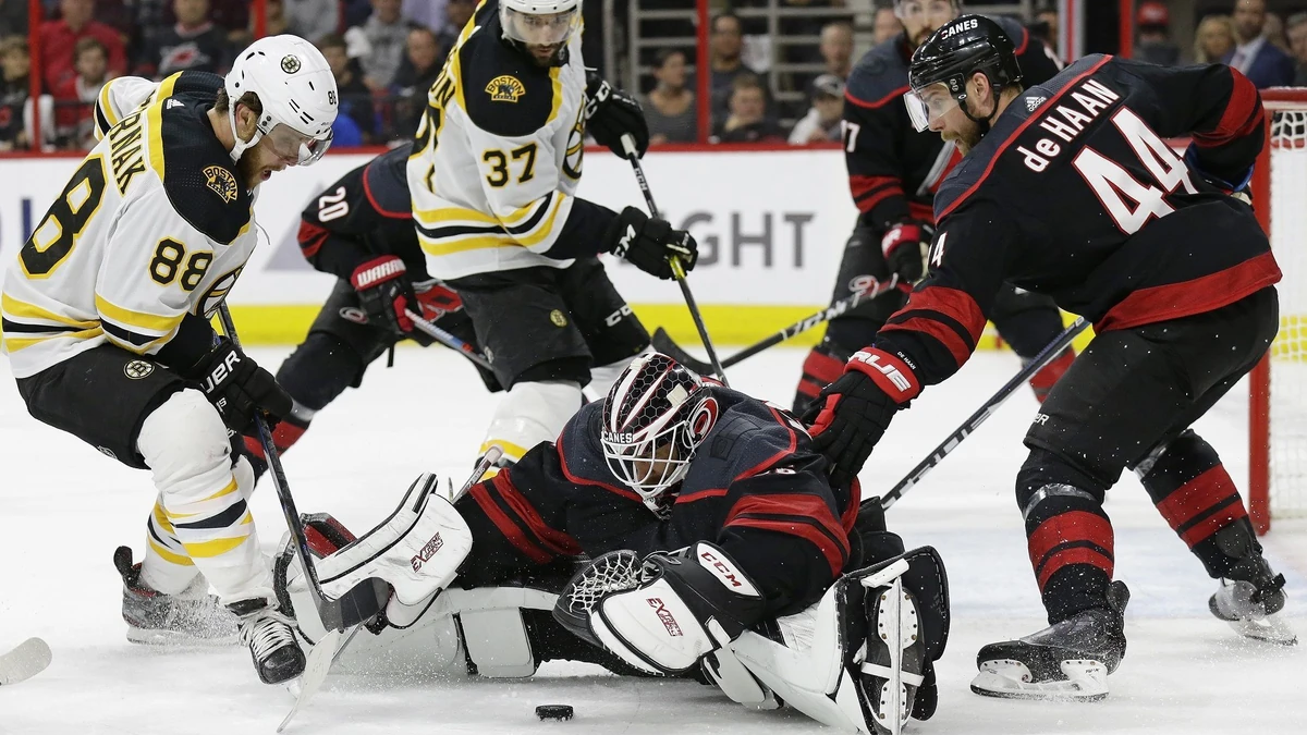 "Legion of Doom": David Pastrnak (l.), Patrice Bergeron (Mitte) und Brad Marchand (nicht im Bild) entschieden Spiel 4 im Alleingang.