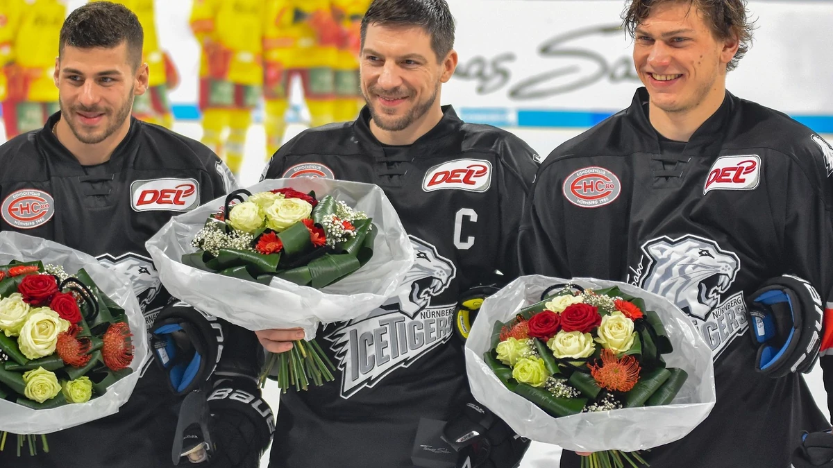 Ehre, wem Ehre gebührt: Nürnberg feierte seine Silber-Helden Yasin Ehliz, Patrick Reimer und Leo Pföderl (vlnr).