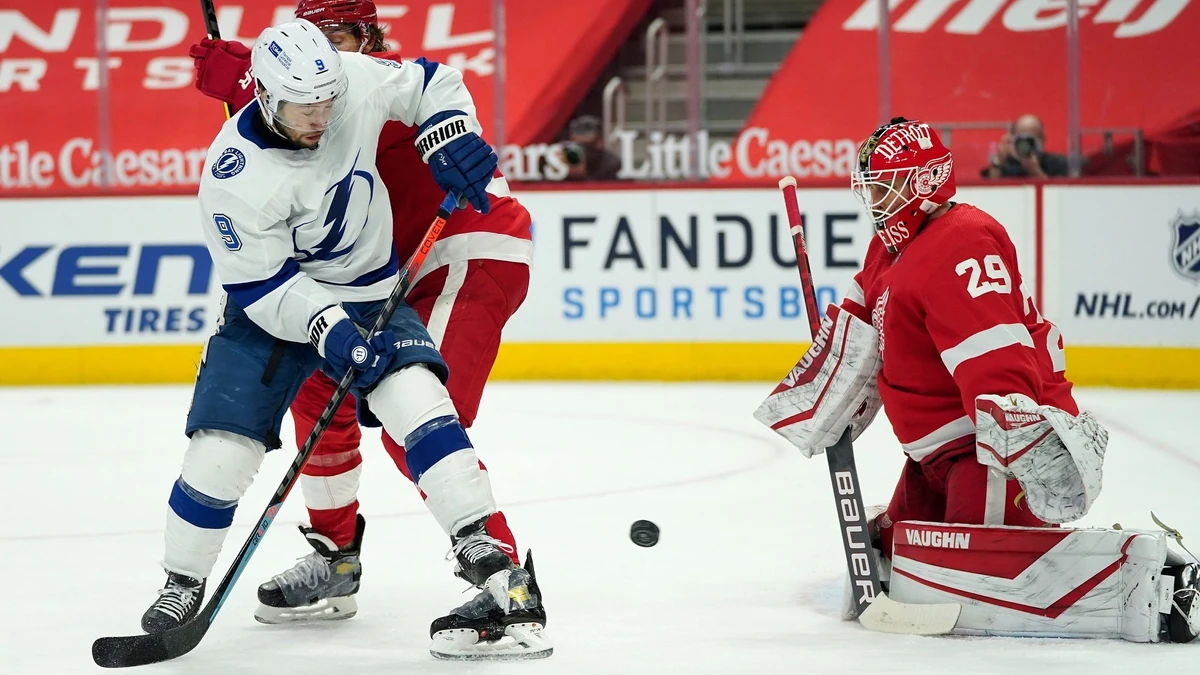 Thomas Greiss im Tor der Red Wings sicherte seinem Team mit 26 Paraden einen Punkt gegen den amtierenden Meister und Tabllenführer der Central Division.