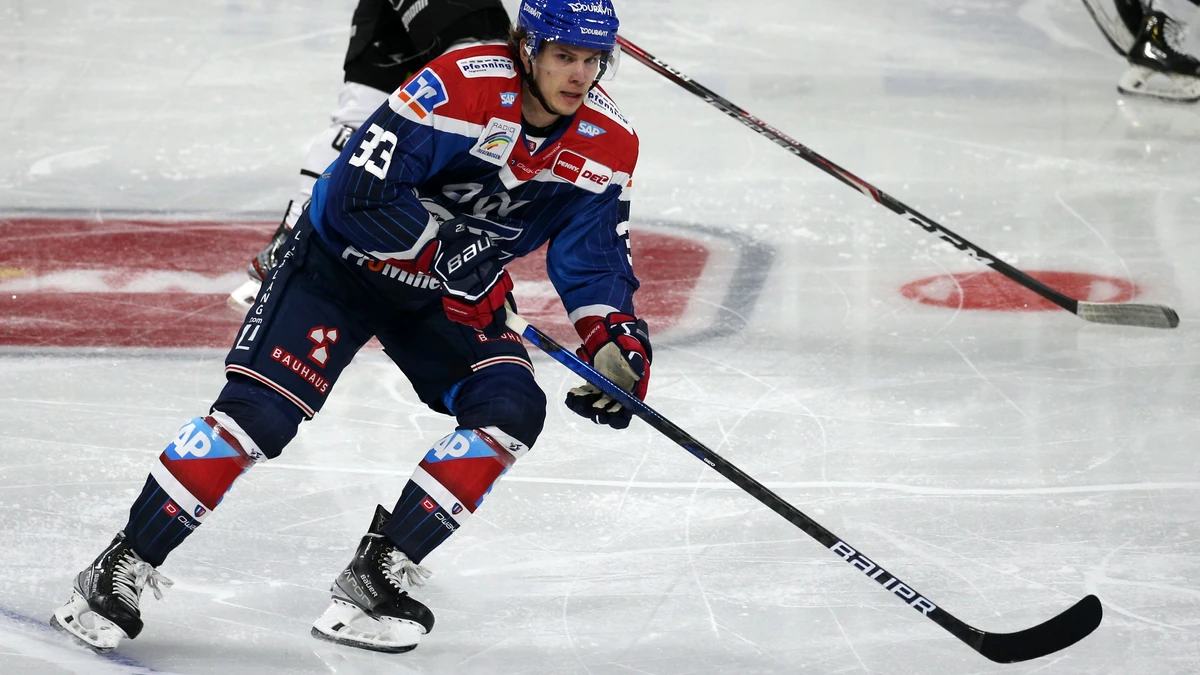 Tim Wohlgemuth (33, Adler Mannheim), DEL Eishockey, Deutsche Eishockey Liga, 5. Spieltag , Adler Mannheim - Krefeld Pinguine, 21.09.2021, SAP Arena, Mannheim, Deutschland, Foto: Michael Deines/PROMEDIAFOTO
