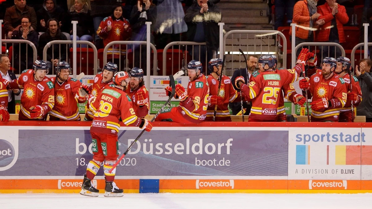 Jubel DEG nach dem 1-0
im DEL-Spiel der Duesseldorfer EG gegen die Augsburger Panther (12.02.2020).